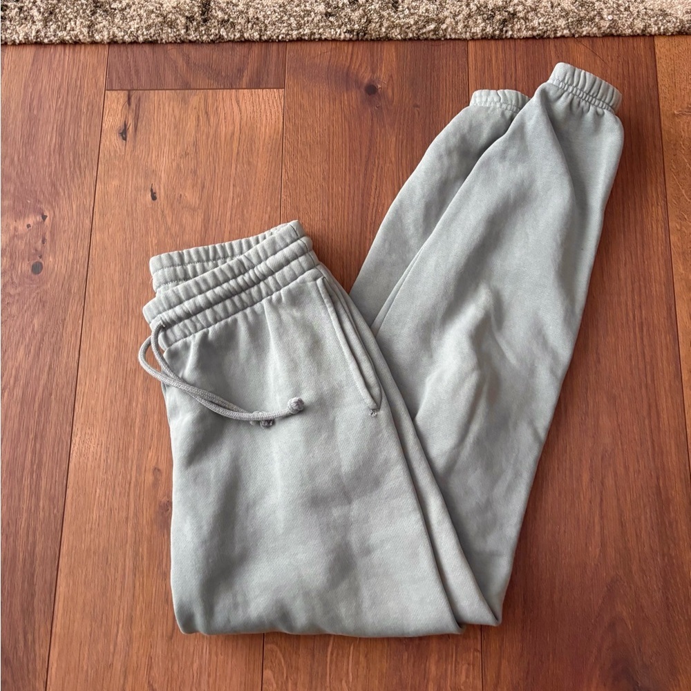 Aritzia Sweatpants